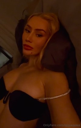 Iggy Azalea bedroom tease black lingerie