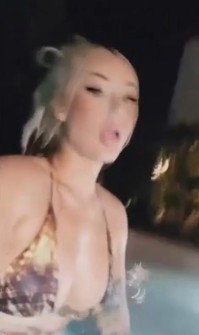 Iggy Azalea Nude Tits shake and twerk in pool