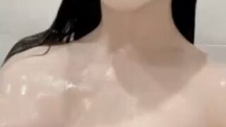 Hannahowo takes hot selfie in bath video