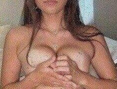 Sophie Rain takes off the top